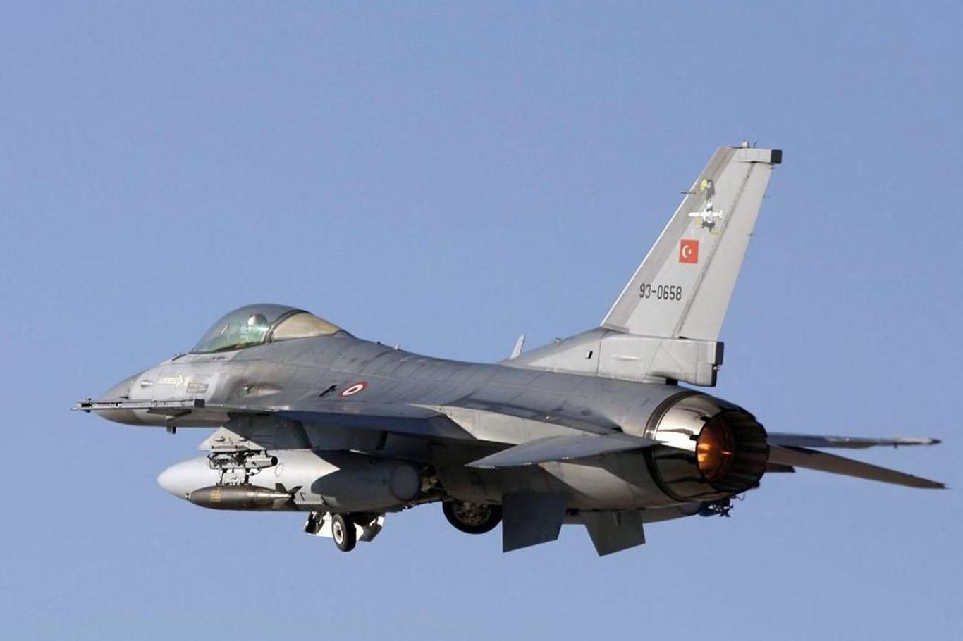 Hakkâri'de iki PKK'li öldürüldü Hakkâri'de iki PKK'li öldürüldü